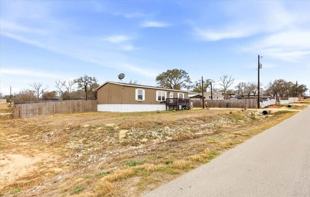 3-bedroom rental at 101 Rocky Ridge in Poteet, TX — photo 2