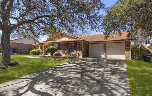 3-bedroom rental at 5815 Echoway in San Antonio, TX — photo 3