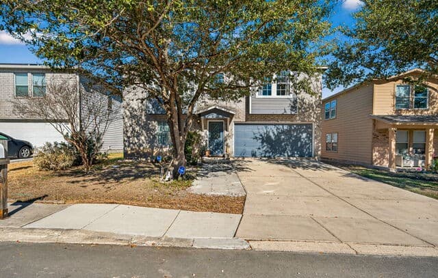 4-bedroom rental at 4842 Heather Pass in San Antonio, TX — photo 2