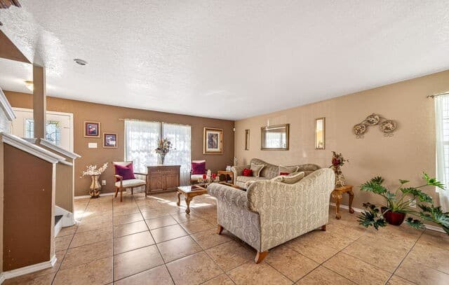 4-bedroom rental at 4842 Heather Pass in San Antonio, TX — photo 4