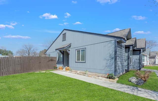 3-bedroom rental at 7503 Branston in San Antonio, TX — photo 3