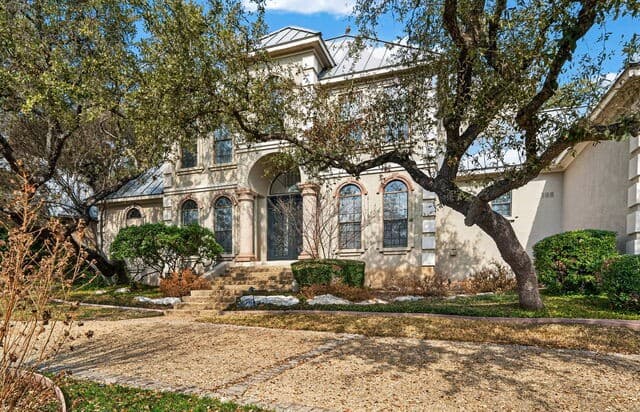 3-bedroom rental at 12 Inwood Terrace in San Antonio, TX — photo 2