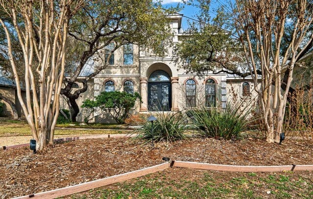 3-bedroom rental at 12 Inwood Terrace in San Antonio, TX — photo 3