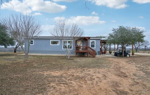 Home for sale at 1170 Atascosa County Road 101 in Floresville, TX — photo 2