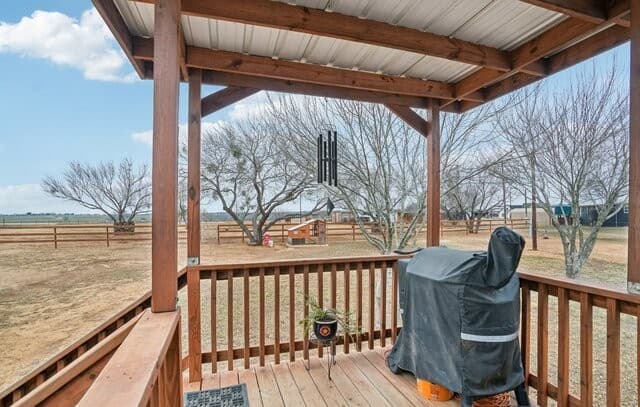 Home for sale at 1170 Atascosa County Road 101 in Floresville, TX — photo 4
