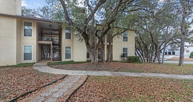 3-bedroom rental at 8702 Village Unit 1300 in San Antonio, TX — photo 1