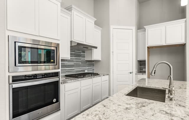 4-bedroom rental at 176 Burning Star in Castroville, TX — photo 4