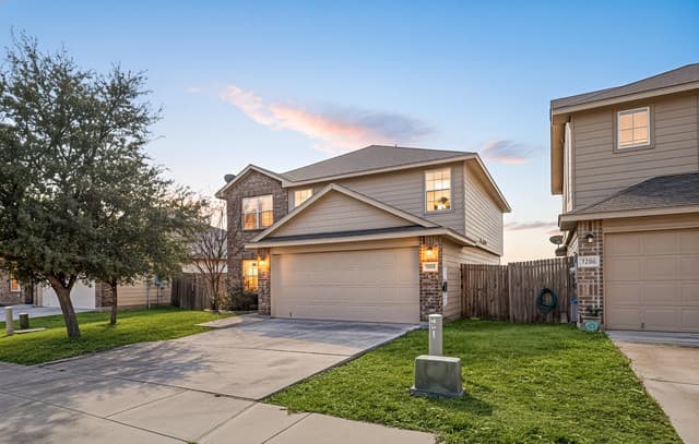 5-bedroom rental at 7202 Galaxy Brk in San Antonio, TX — photo 1