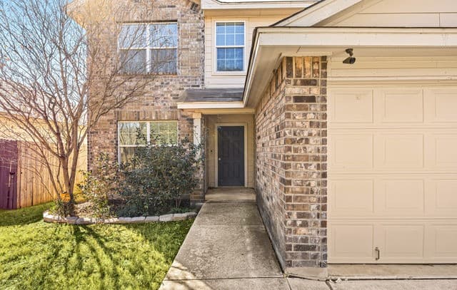 5-bedroom rental at 7202 Galaxy Brk in San Antonio, TX — photo 4