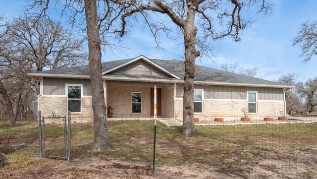 3-bedroom rental at 187 Champions in La Vernia, TX — photo 2
