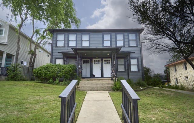 rental at 218 Claremont in San Antonio, TX — photo 1