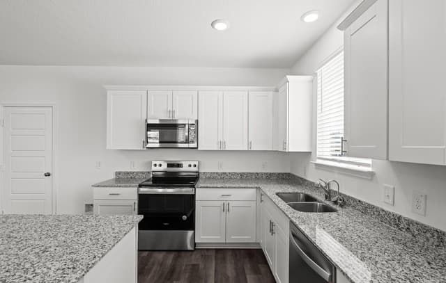 4-bedroom rental at 11909 Remuda Canyon in San Antonio, TX — photo 4