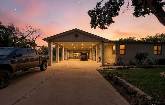 14-bedroom rental at 4514 Billy Sames Dr in Adkins, TX — photo 2