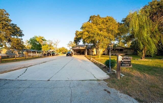 14-bedroom rental at 4514 Billy Sames Dr in Adkins, TX — photo 3