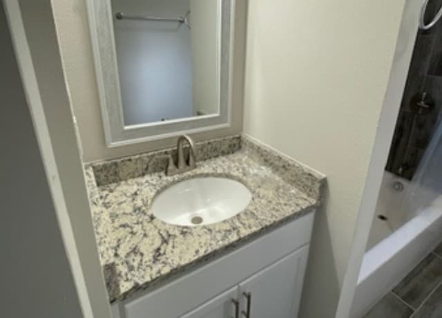 rental at 3201 S Laredo in San Antonio, TX — photo 5