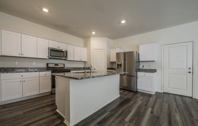 5-bedroom rental at 5203 Winding Stream in St Hedwig, TX — photo 1
