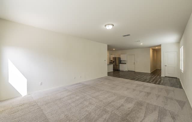 5-bedroom rental at 5203 Winding Stream in St Hedwig, TX — photo 2