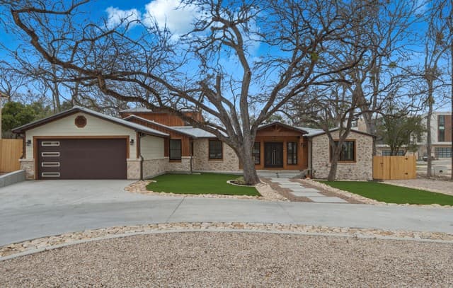 Home for sale at 227 E Sunset Rd in San Antonio, TX — photo 2