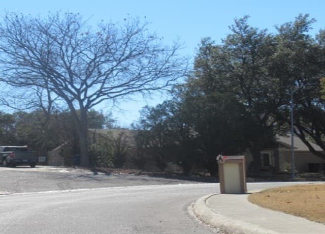3-bedroom rental at 5928 Hidden Peak ST in San Antonio, TX — photo 4