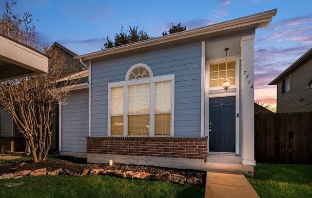 2-bedroom rental at 7714 Crown Ledge in San Antonio, TX — photo 1