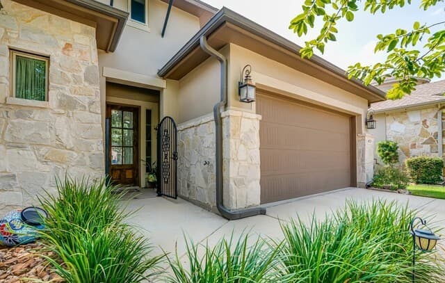 2-bedroom rental at 4519 Amorosa in San Antonio, TX — photo 2