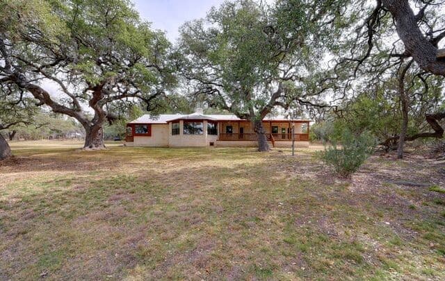 3-bedroom rental at 6573 Ranch Road 165 in Blanco, TX — photo 5