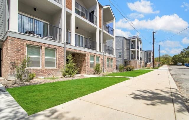 3-bedroom rental at 302 Tendick Unit 1103 in San Antonio, TX — photo 1