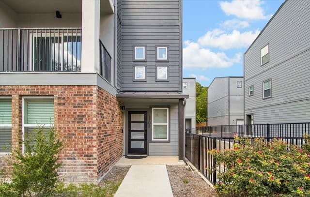3-bedroom rental at 302 Tendick Unit 1103 in San Antonio, TX — photo 3
