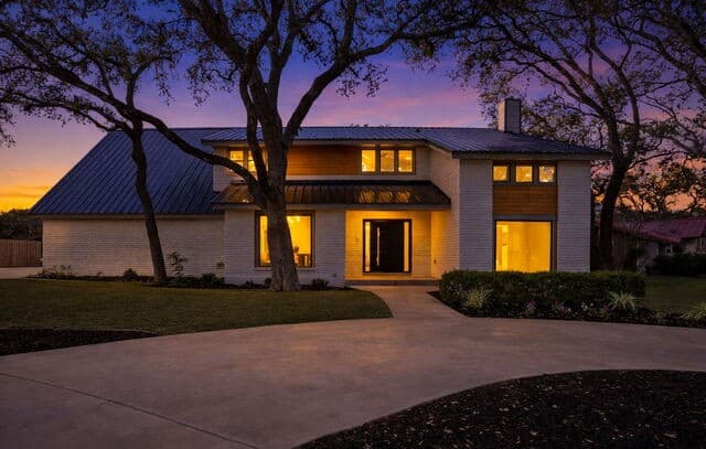 5-bedroom rental at 13707 Bluffmont in San Antonio, TX — photo 1