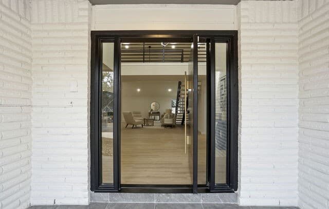 5-bedroom rental at 13707 Bluffmont in San Antonio, TX — photo 4