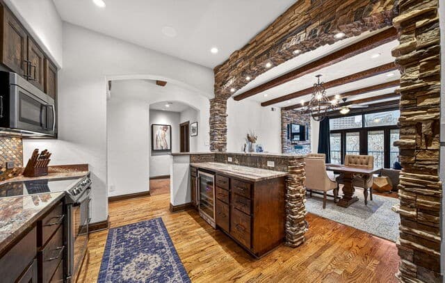 2-bedroom rental at 1022 Navarro Unit 404 in San Antonio, TX — photo 1