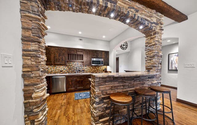 2-bedroom rental at 1022 Navarro Unit 404 in San Antonio, TX — photo 4