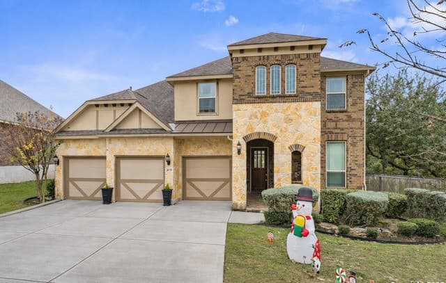 4-bedroom rental at 28719 Howards Bull in Boerne, TX — photo 2