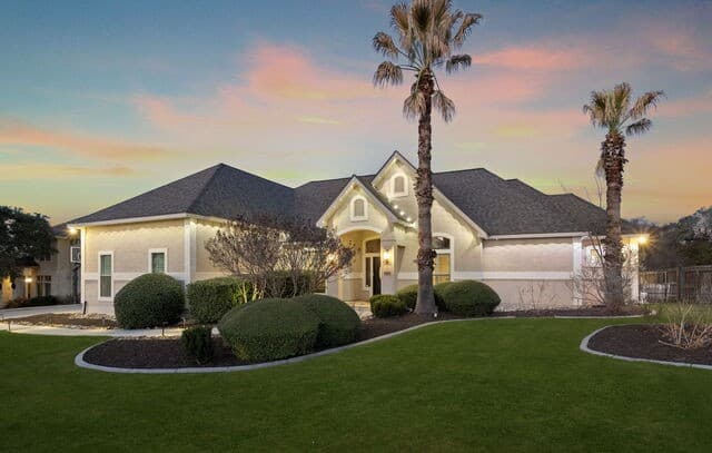 4-bedroom rental at 3230 Roan Way in San Antonio, TX — photo 2