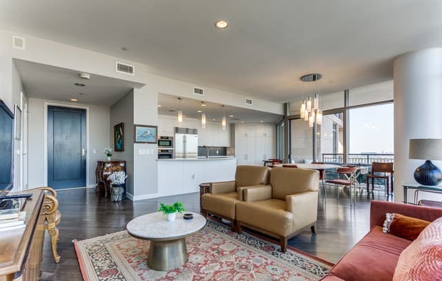 2-bedroom rental at 4242 Broadway Unit 1204 in San Antonio, TX — photo 2