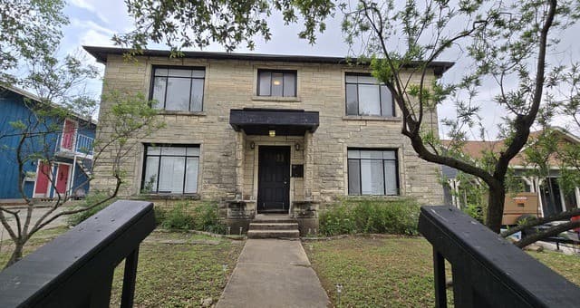 rental at 340 Natalen in San Antonio, TX — photo 1