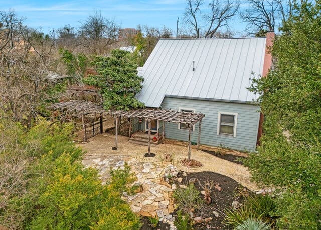 3-bedroom rental at 123 Armour Pl in San Antonio, TX — photo 2
