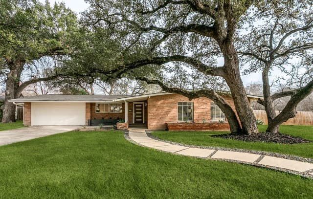 3-bedroom rental at 527 Burnside Drive in San Antonio, TX — photo 1