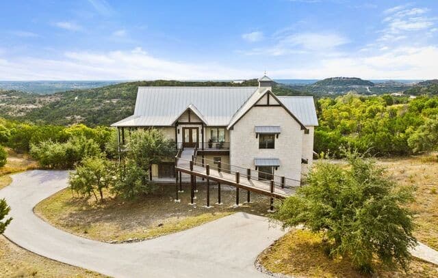3-bedroom rental at 1600 Brushy Ridge Trail in Blanco, TX — photo 2