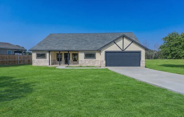 Home for sale at 185 E Medium Meadow in Lytle, TX — photo 2