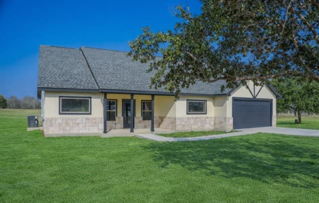 Home for sale at 185 E Medium Meadow in Lytle, TX — photo 3