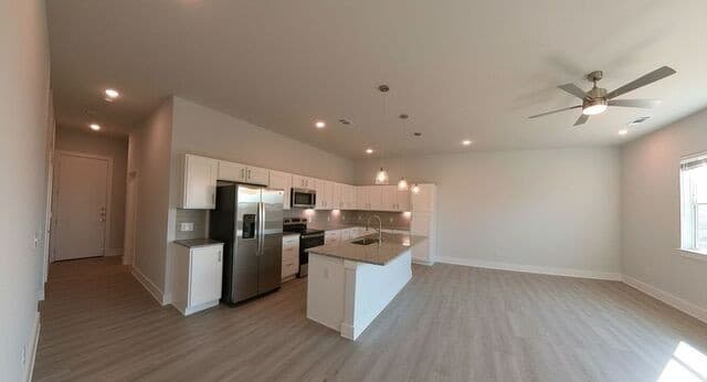 3-bedroom rental at 330 E Carson Unit 2201 in San Antonio, TX — photo 5