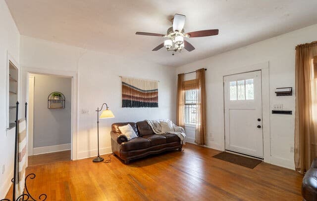 rental at 703 E Highland in San Antonio, TX — photo 4