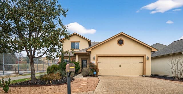3-bedroom rental at 4 Stafford in San Antonio, TX — photo 1