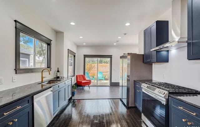 2-bedroom rental at 137 Panama Ave in San Antonio, TX — photo 5