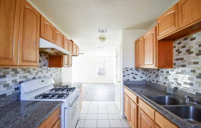 4-bedroom rental at 346 Ashland in San Antonio, TX — photo 5