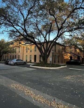 2-bedroom rental at 7711 Broadway Unit 31C in San Antonio, TX — photo 1