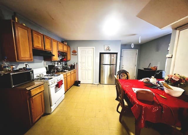 3-bedroom rental at 222 Tampa in San Antonio, TX — photo 4