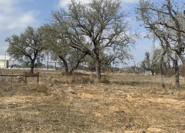 rental at 1790 W Goodwin in Pleasanton, TX — photo 2