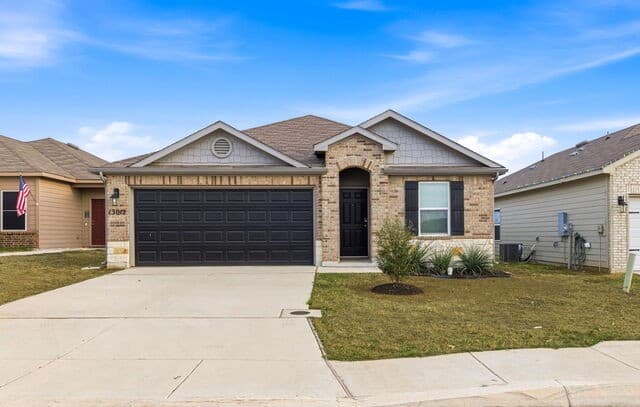 3-bedroom rental at 13012 Heathers Reef in St Hedwig, TX — photo 1